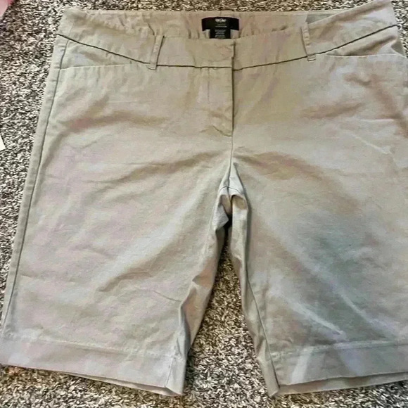 Khaki Bermuda shorts size 16 - Picture 1 of 4